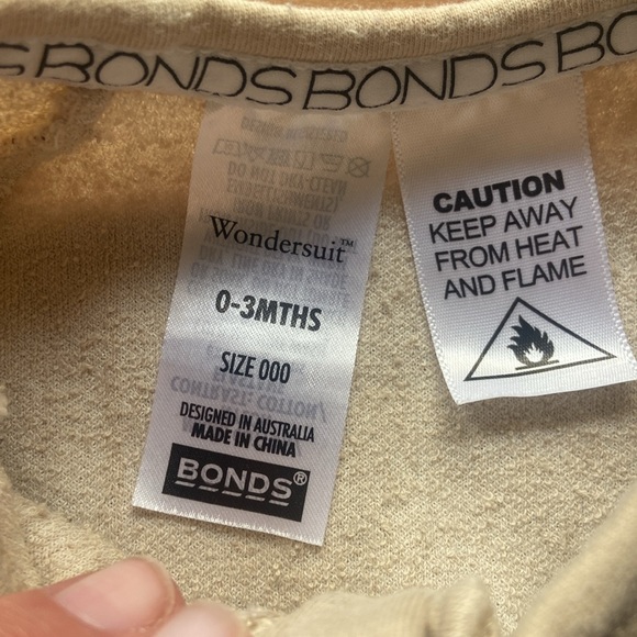 Bonds Wondersuit Zippy Sleeper Tan Stars 0-3m size 000 - Picture 2 of 7
